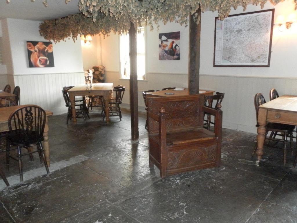 The Chetnole Inn Exterior foto